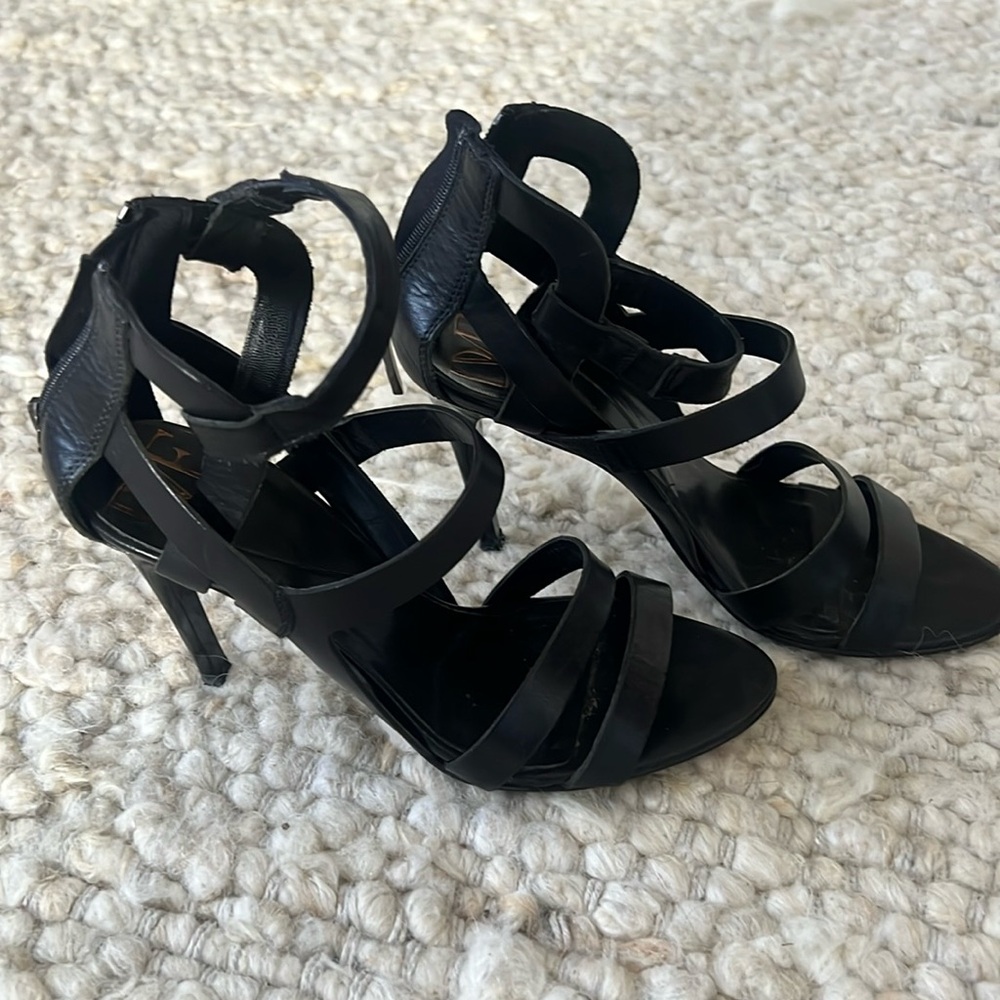 🩷DVF🩷 black sassy strappy leather heels!
